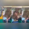 Video बेंगलुरु के ऑटो ड्राइवर ने किराए को लेकर महिला पर चिल्लाया वीडियो में कन्नड़ बोलने की मांग करते दिखा