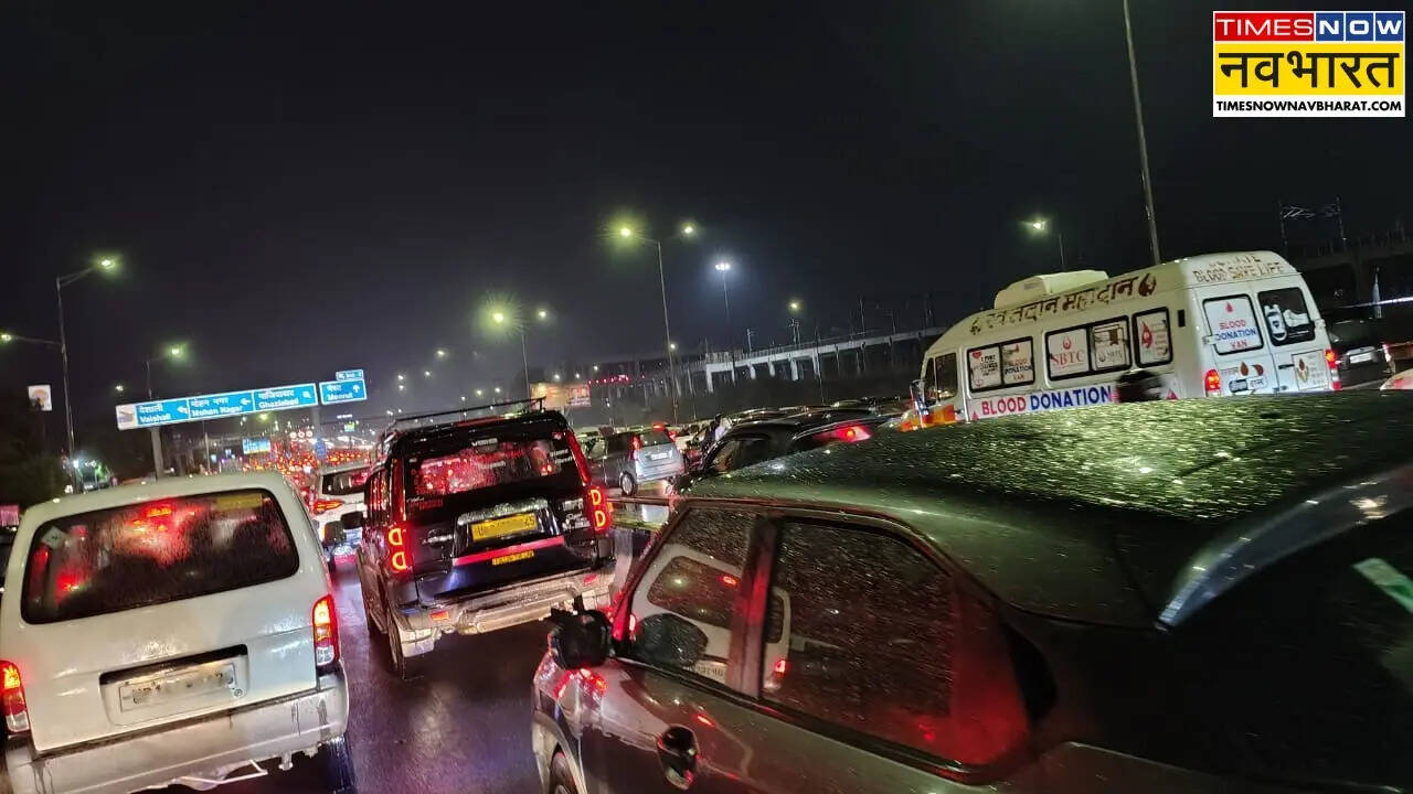 delhi traffic jam due to rain meerut expressway nh 24