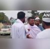 अहमदाबाद प्लेन क्रैश में बचा एकमात्र शख्स भाई के अंतिम संस्कार में हुआ शामिल फूट-फूटकर रो पड़ा