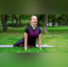 Yoga Day 2025 बदलते मौसम में गले की समस्याओं की छुट्टी कर देगा सिंहासन जान लें अभ्यास का आसान तरीका