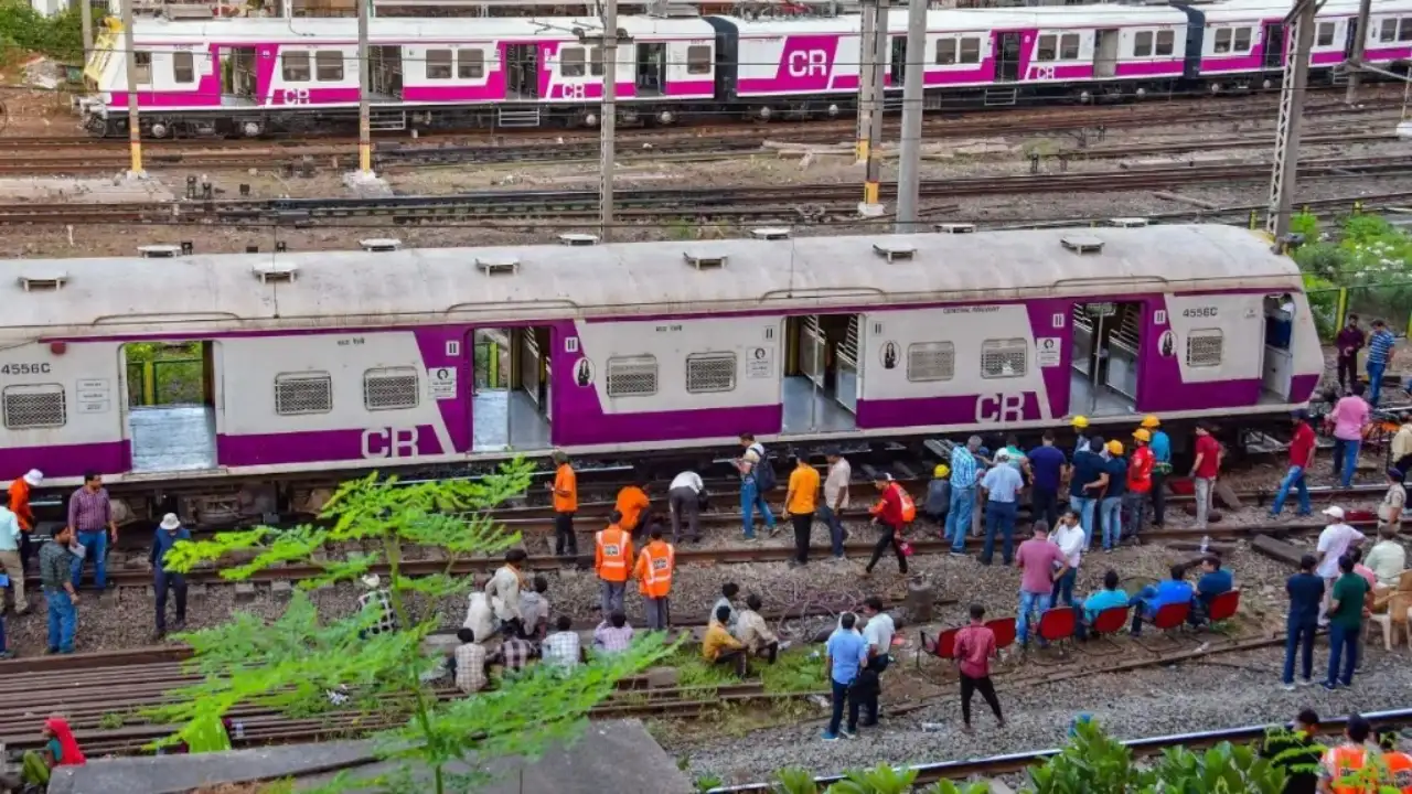 Mumbai local train