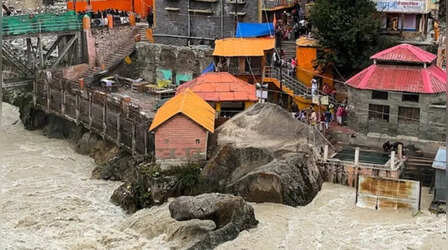 Chamoli: अलकनंदा नदी का जलस्तर बढ़ा, ब्रह्म कपाल तक पहुंच रहा पानी; बद्रीनाथ धाम जाने वाले यात्रियों को सतर्क रहने की सलाह