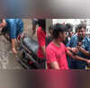 Jugaad Video बारिश के पानी में बंद न हो बाइक गुजराती शख्स ने लगाया बेहद ही अनोखा जुगाड़ आप भी करेंगे तारीफ