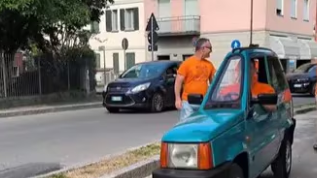 Un auto delgado en el mundo. (Foto Curtaci: Decire/Instagram)