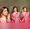 Hina Khan पिंक सूट पहन लगीं गुलाब की तरह खिली-खिली शादी के 23 दिन बाद भी हाथों में दिखा मेहंदी का गहरा रंग