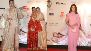 Umrao Jaan Screening उमराव जान की स्क्रीनिंग में उमड़ा पूरा बॉलीवुड 70 की उम्र में रेखा ने ढाया कहर देखिए तस्वीरें