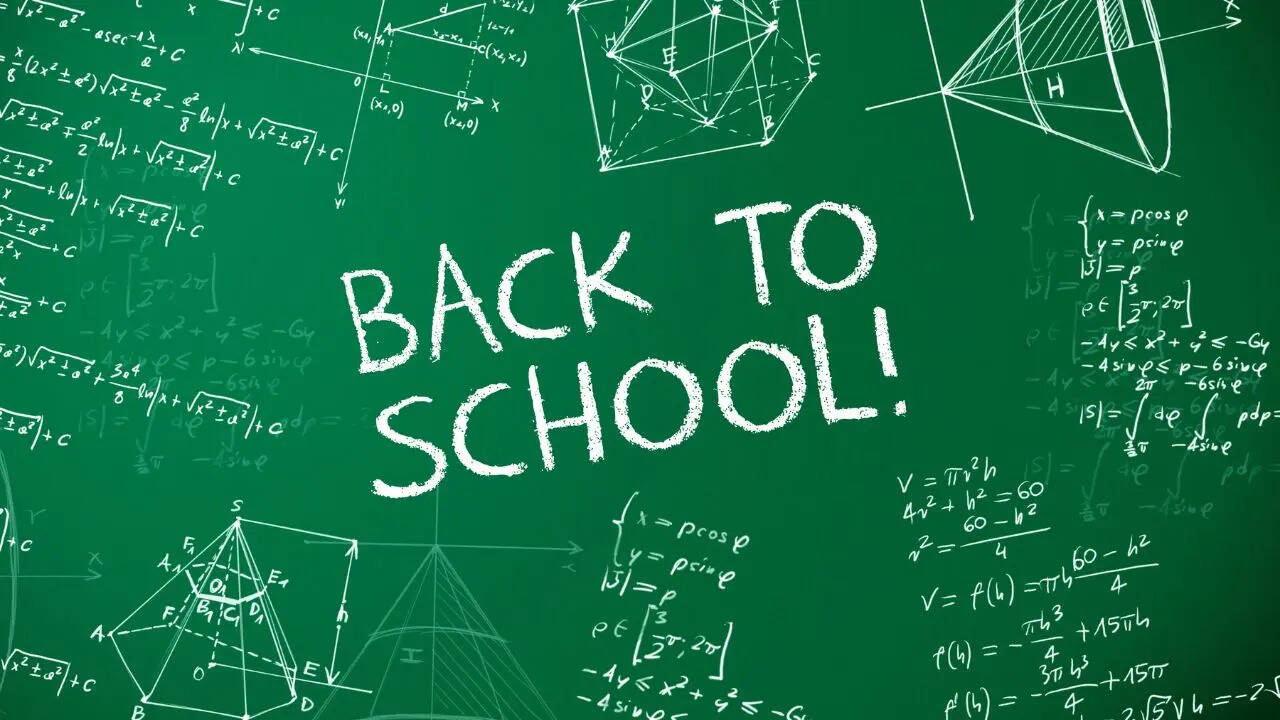 2025 en la pantalla trasera de la escuela