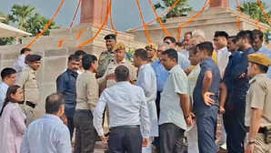 CM नीतीश के बेटे ने किया कुछ ऐसा कि वायरल हुआ वीडियो डीएम के पैरों में झुकते दिखे निशांत