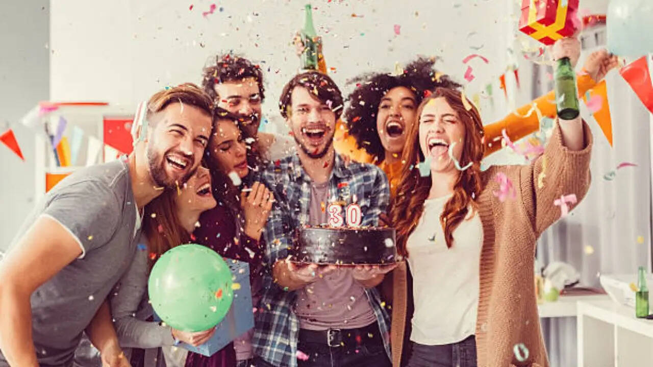 Feliz cumpleaños a colegas de oficina