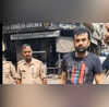 कानपुर का कुख्यात शाहिद पिच्चा गिरफ्तार दर्ज थे 44 मामले पुलिस ने निकाला जुलूस