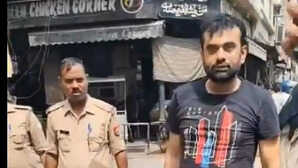 कानपुर का कुख्यात शाहिद पिच्चा गिरफ्तार दर्ज थे 44 मामले पुलिस ने निकाला जुलूस