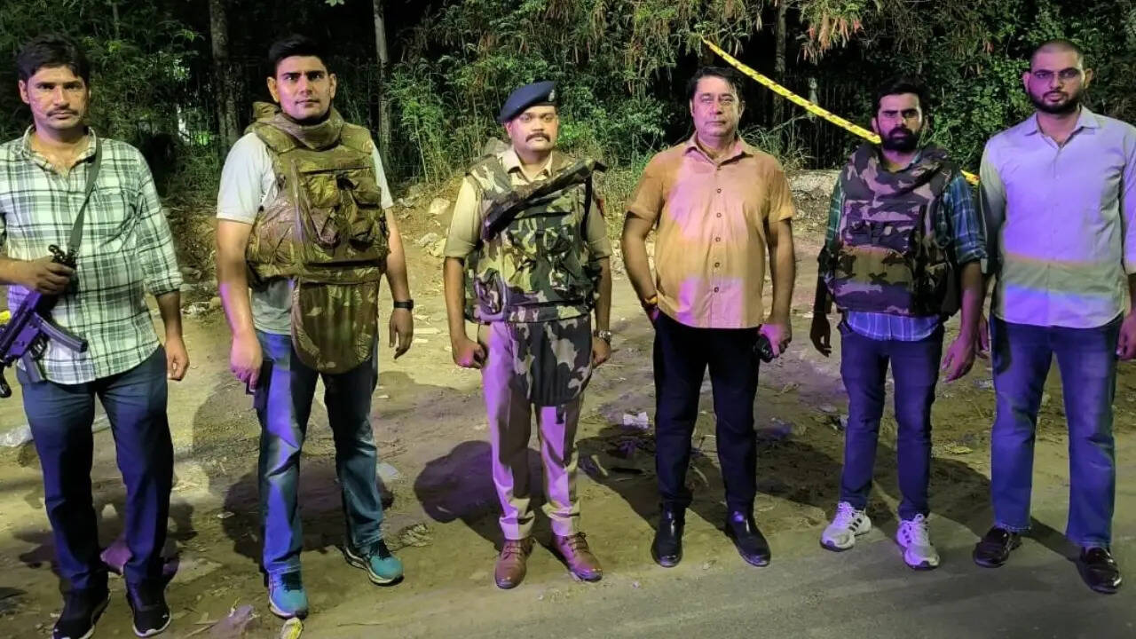 Delhi: लुटेरा ललित नेपाली पुलिस एनकाउंटर में हुआ घायल, STF ने बरामद किया  जिंदा कारतूस और पिस्तौल | Times Now Navbharat