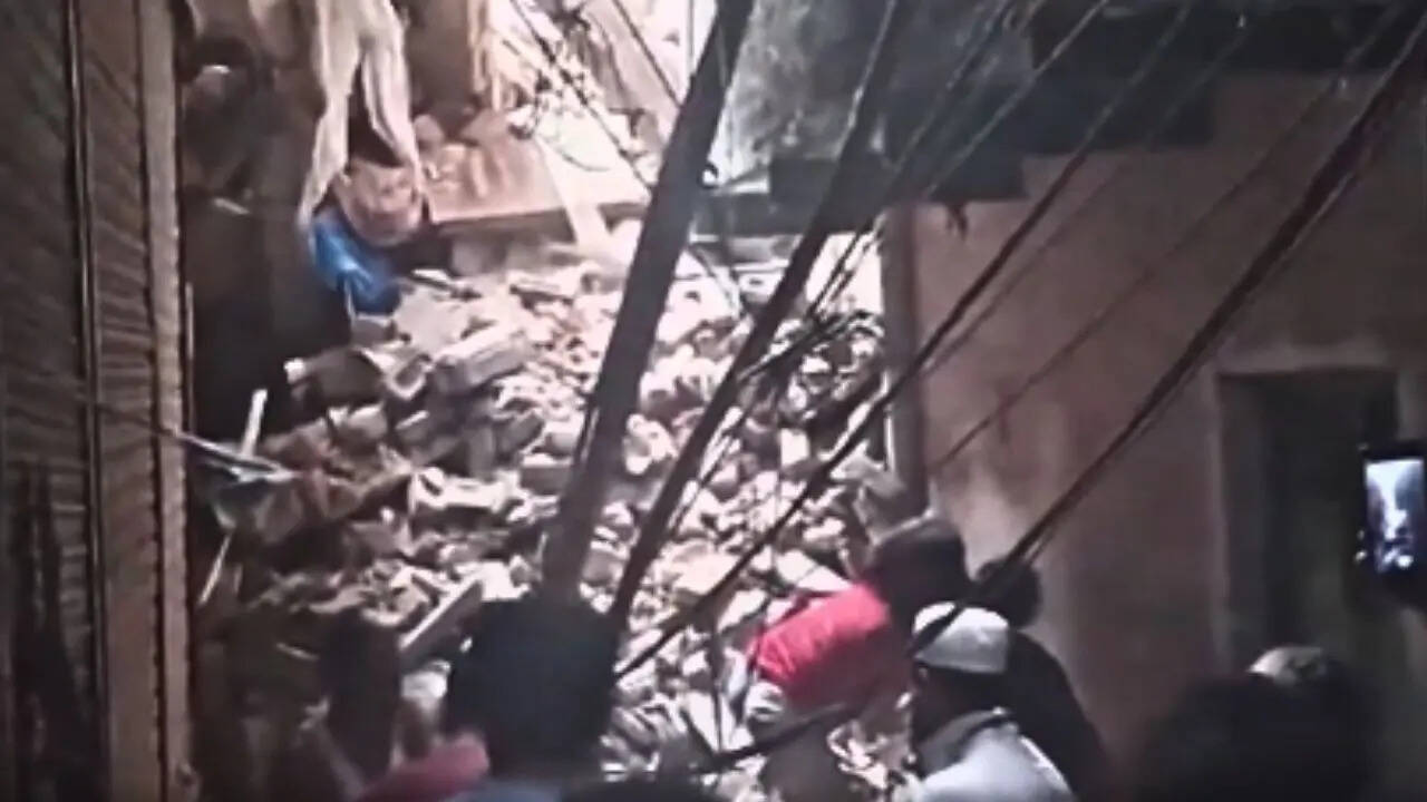 Delhi Buliding Collapsed