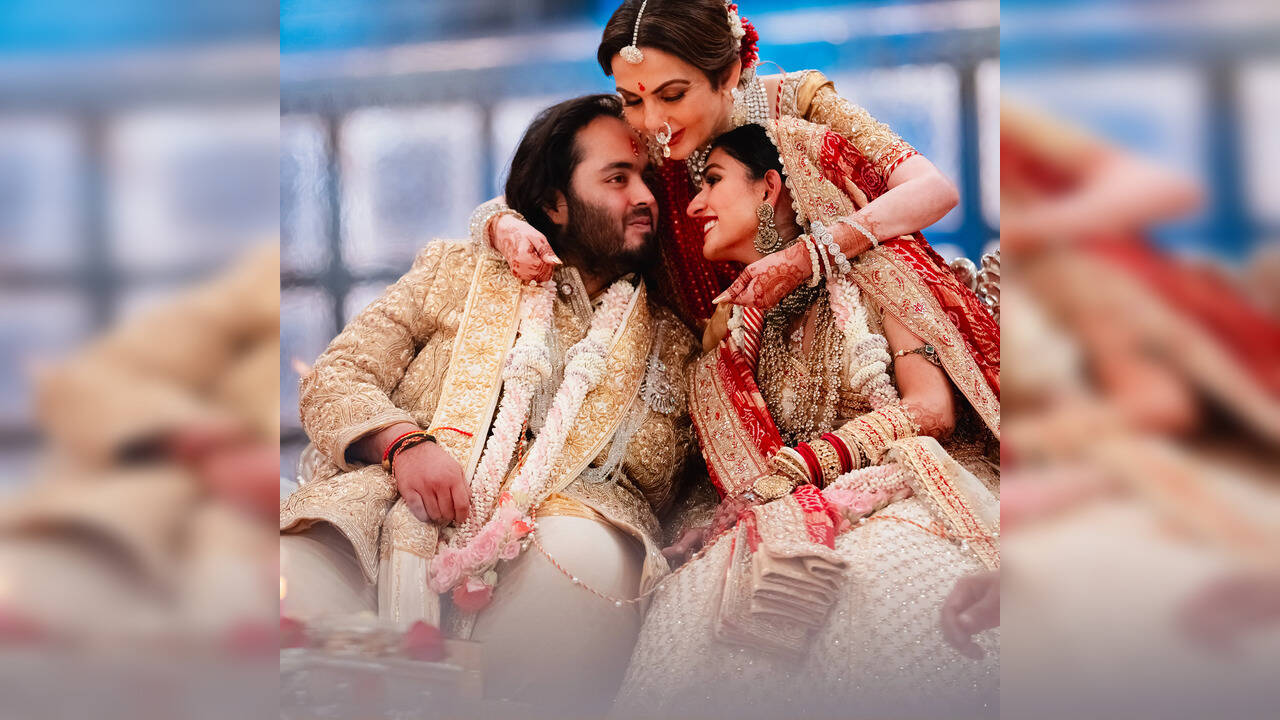 विवाह जिसने भारत को वैश्विक पटल पर रखा: अनंत अंबानी और राधिका मर्चेंट के अटूट बंधन को एक साल