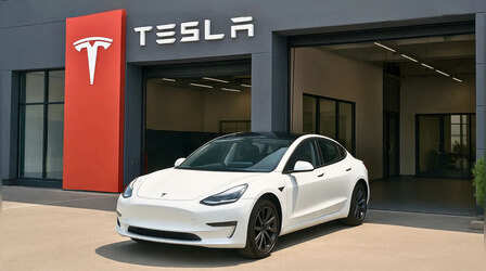 Tesla India: मुंबई में खुला टेस्ला का शोरूम, लॉन्च हुई Model Y कार, बेस मॉडल की इतनी है कीमत