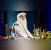Sadhguru Motivational Quotes जीवन में निराशा रहेगी कोसों दूर बस गांठ बांध लें Sadhguru की ये बातें