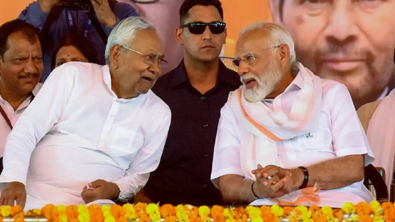 modi and nitish pti