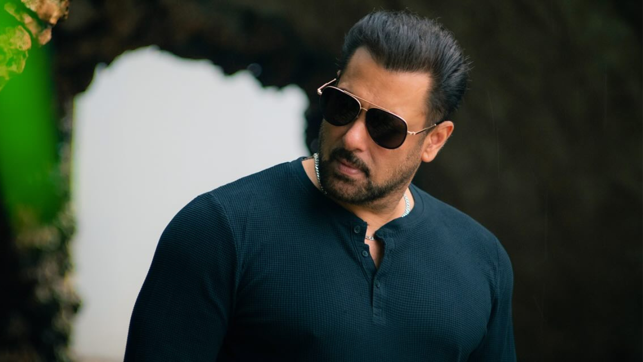 Salman Khan on Eid Celebration Behind bulletproof Glass