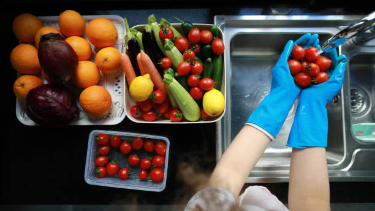 Fruit URR Pard Pard Chemicals Ka Khatra