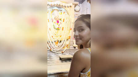 ​अनन्या पांडे ने किए काले हनुमान के दर्शन, भाई अहान पांडे की कामयाबी का किया शुक्रिया​