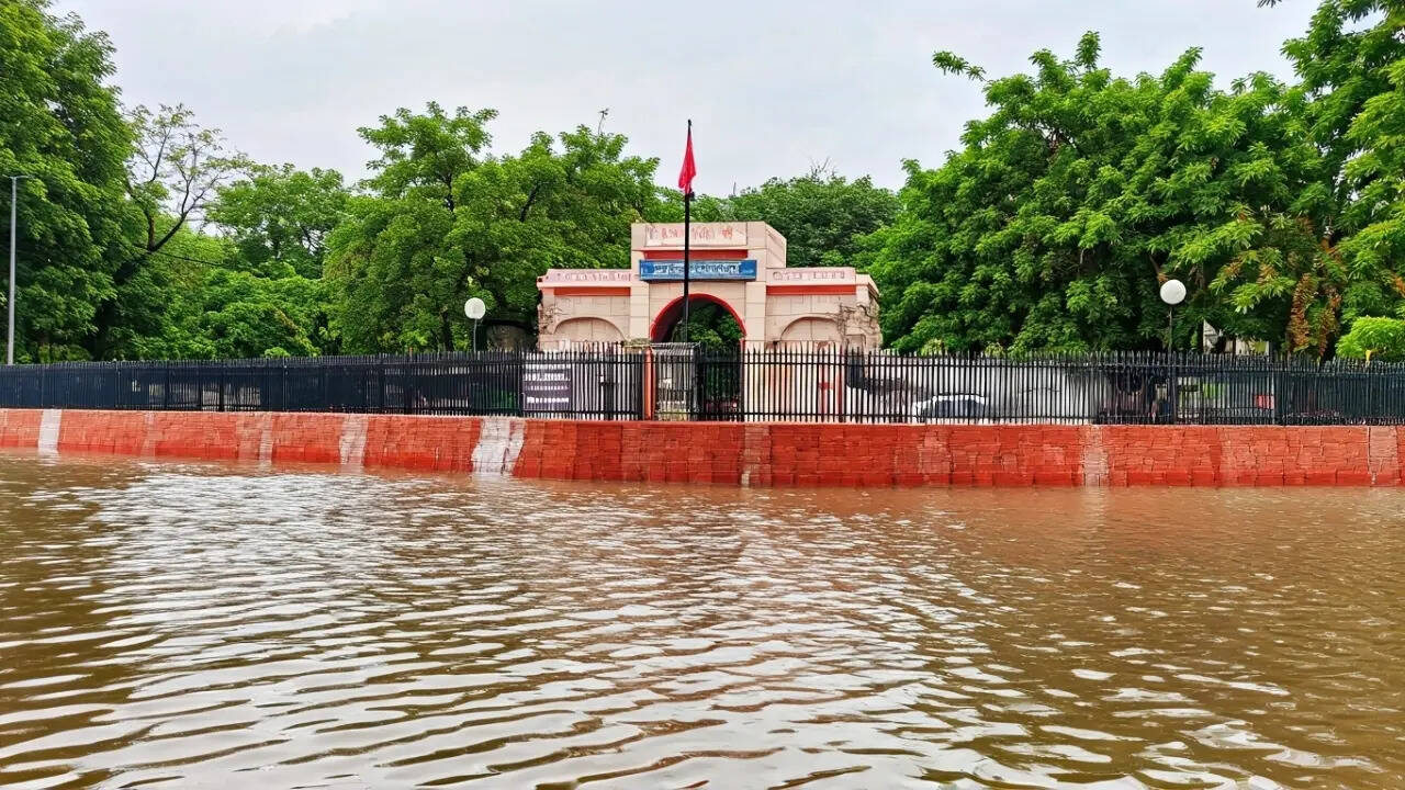 waterlogging police station