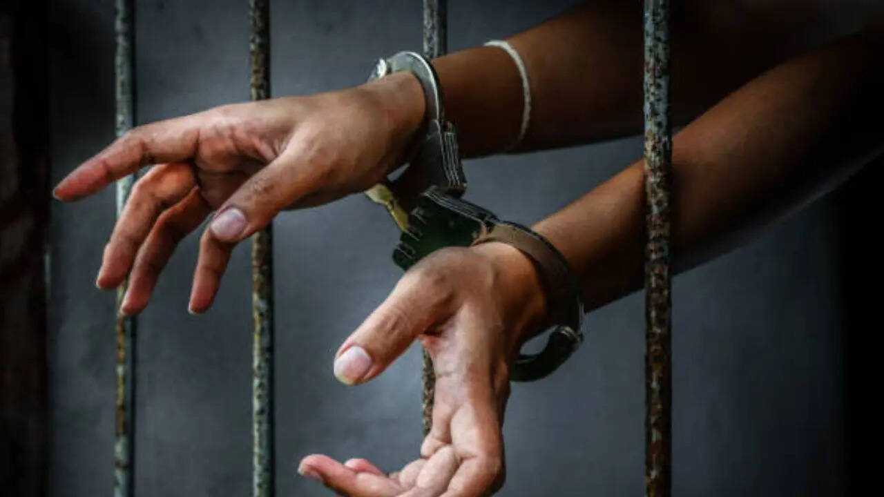 नर्सरी की बच्ची ने कहा राधे-राधे…”` तो प्रिंसिपल ने. मुंह पर चिपका दिया टेप नर्सरी की बच्ची ने कहा राधे-राधे…”` तो प्रिंसिपल ने. मुंह पर चिपका दिया टेप