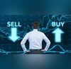 Stock Market Today 5 August 2025 गिरावट के साथ खुला भारतीय शेयर बाजार जानिए शेयरों का हाल