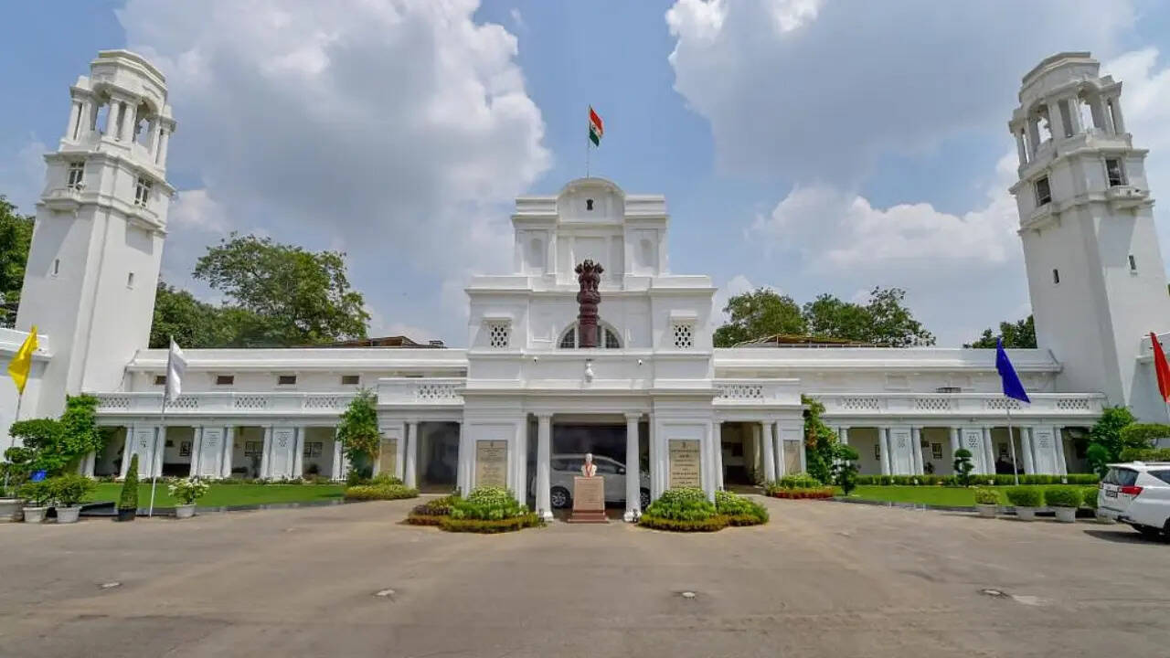 delhi legislative assembly hanging house is tiffin room