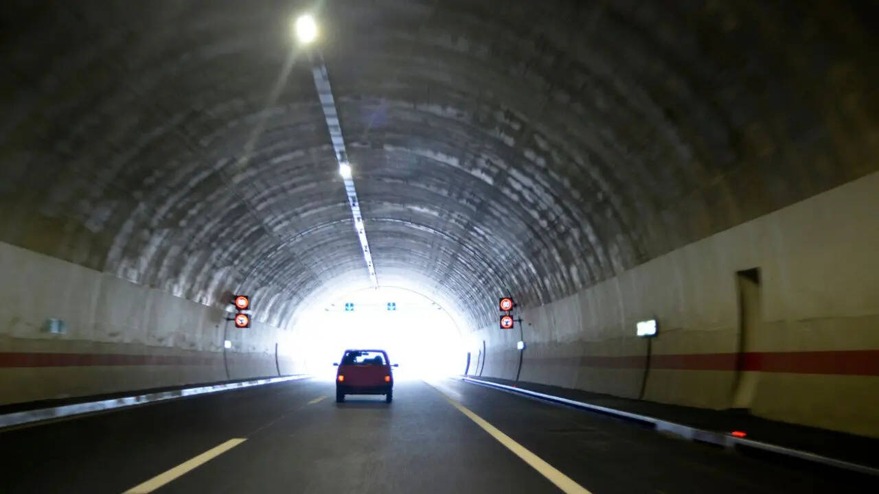 tunnel-istock