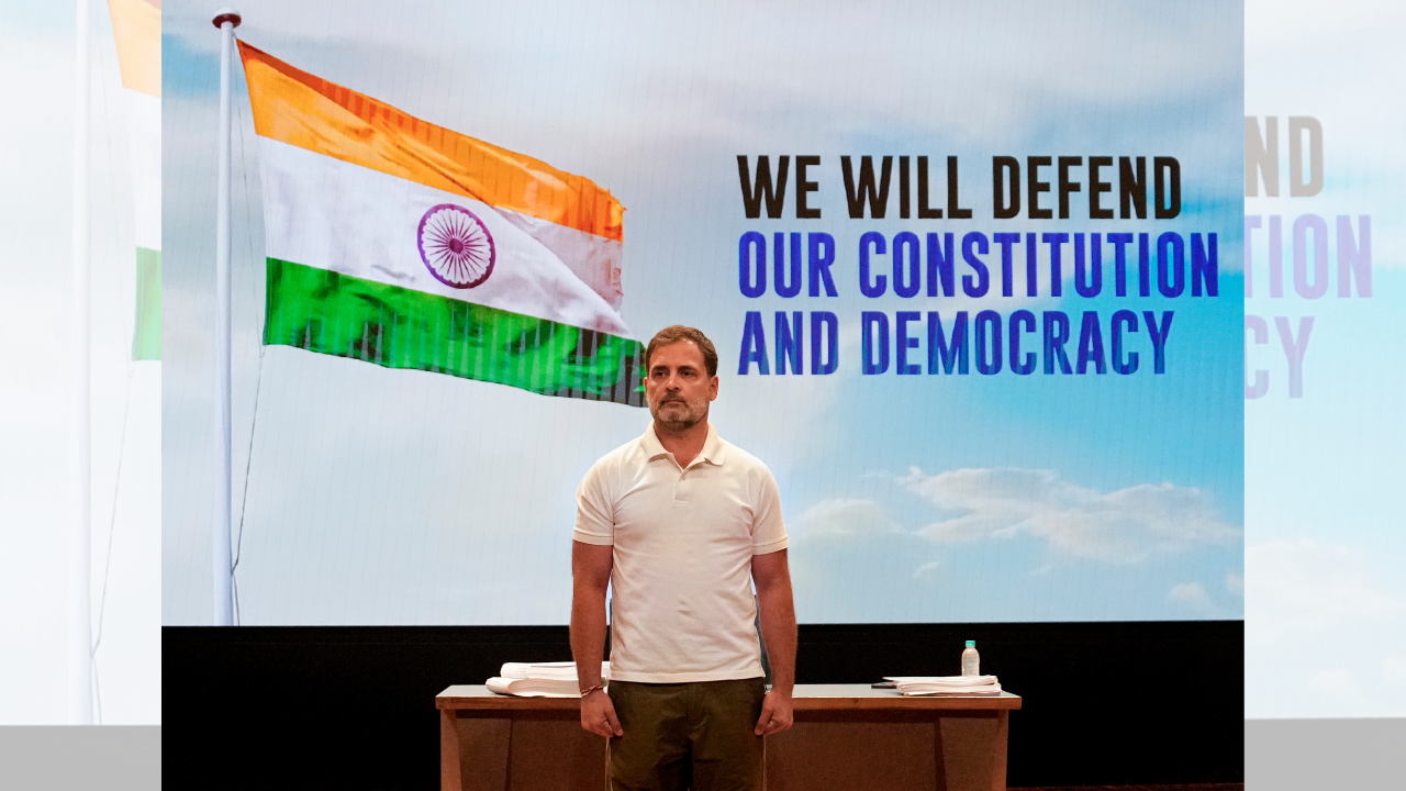 Una reunión en Rahul Residence