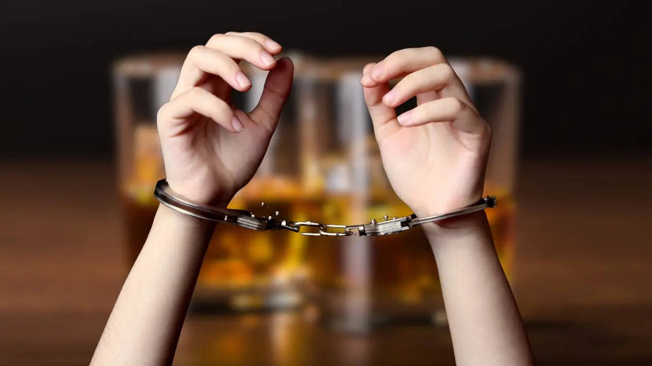 bihar alcohol party arrest