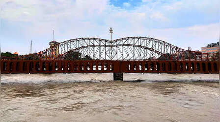 Haridwar: भारी बारिश के बाद गंगा का जलस्तर चेतावनी के पार, किनारे बसे गांवों में मंडरा रहा बाढ़ का खतरा