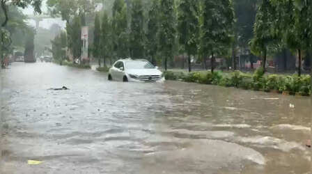 Mumbai Rain Alert: तेज बारिश से बेहाल मुंबई, BMC ने की वर्क फ्रॉम होम की अपील; स्कूल-कॉलेज और सरकारी कार्यालय रहेंगे बंद