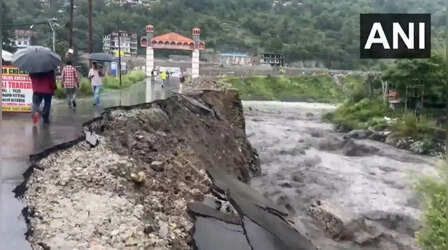 Cloudburst in Himachal: कुल्लू में बादल फटने से तबाही, सड़कें टूटी-पुल भी बहा; दहशत में लोग