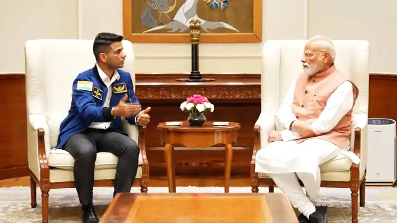 PM MODI SHUBHANSHU SHUKLA