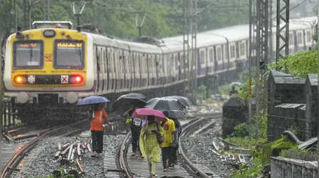 महाराष्ट्र में भारी बारिश का कहर बरकरार; मुंबई में कई लोकल ट्रेन आज भी रद्द, इंडिगो ने जारी की एडवाइजरी