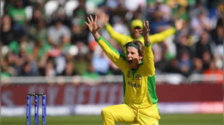 AUS vs SA: ऑस्ट्रेलिया के दिग्गज गेंदबाज से मैच के दौरान हो गई बड़ी भूल, ICC ने सुनाई सजा