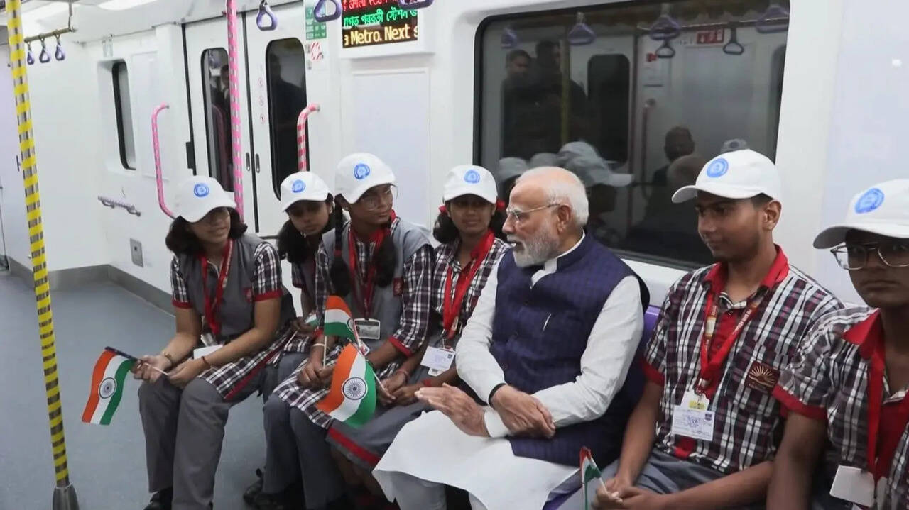 कोलकाता में मेट्रो का नया अध्याय, प्रधानमंत्री मोदी ने तीन परियोजनाओं का किया उद्घाटन