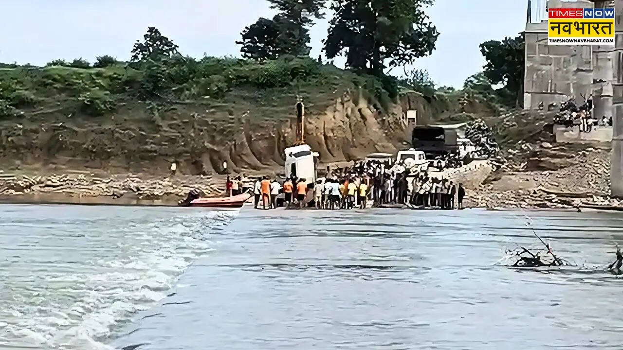 Car with four people Swept Away in Jhalawar