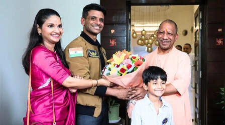 Axiom-4 मिशन की सफलता के बाद शुभांशु शुक्ला ने की सीएम योगी से मुलाकात; कहा- भारत का जोश स्पेस जर्नी को बढ़ाएगा आगे