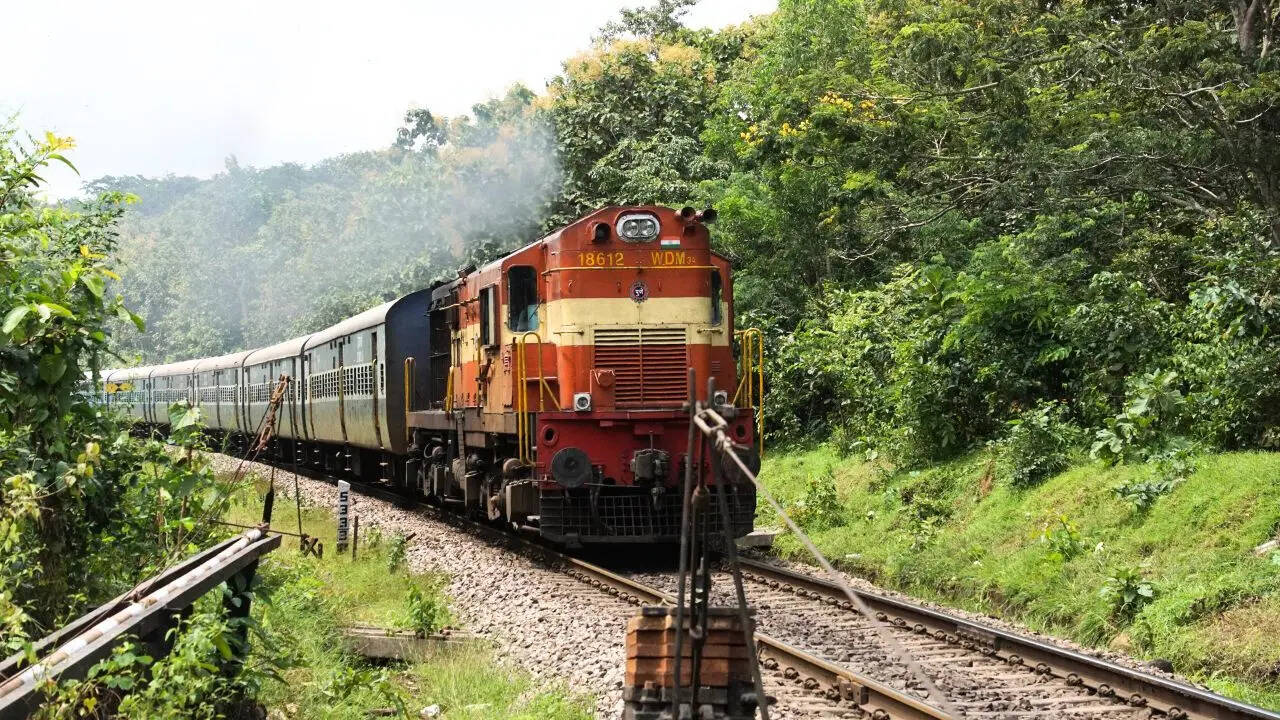 Jammu Kashmir Train Cancelled (Symbolic Photo: Canva)