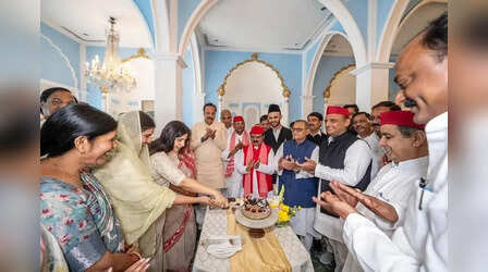 लखनऊ में सपा सांसद इकरा हसन का जन्मदिन बना खास, अखिलेश यादव ने दिया अनोखा सरप्राइज