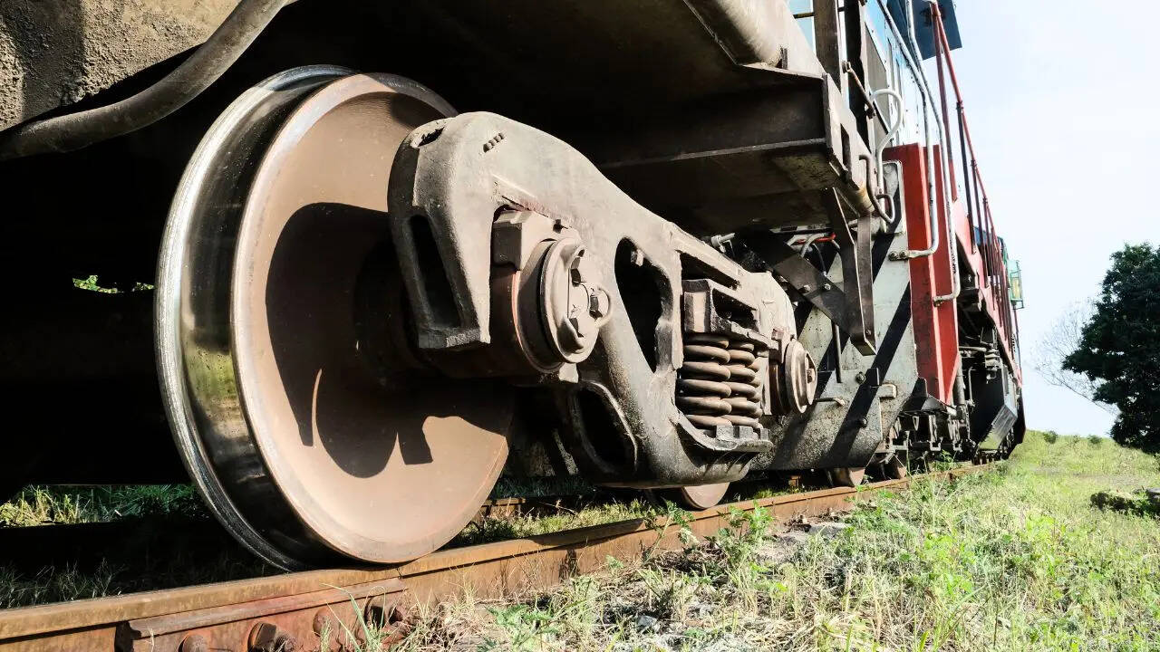 Kanpur Train Derailment Attempt Failed (Symbolic Photo: Canva)