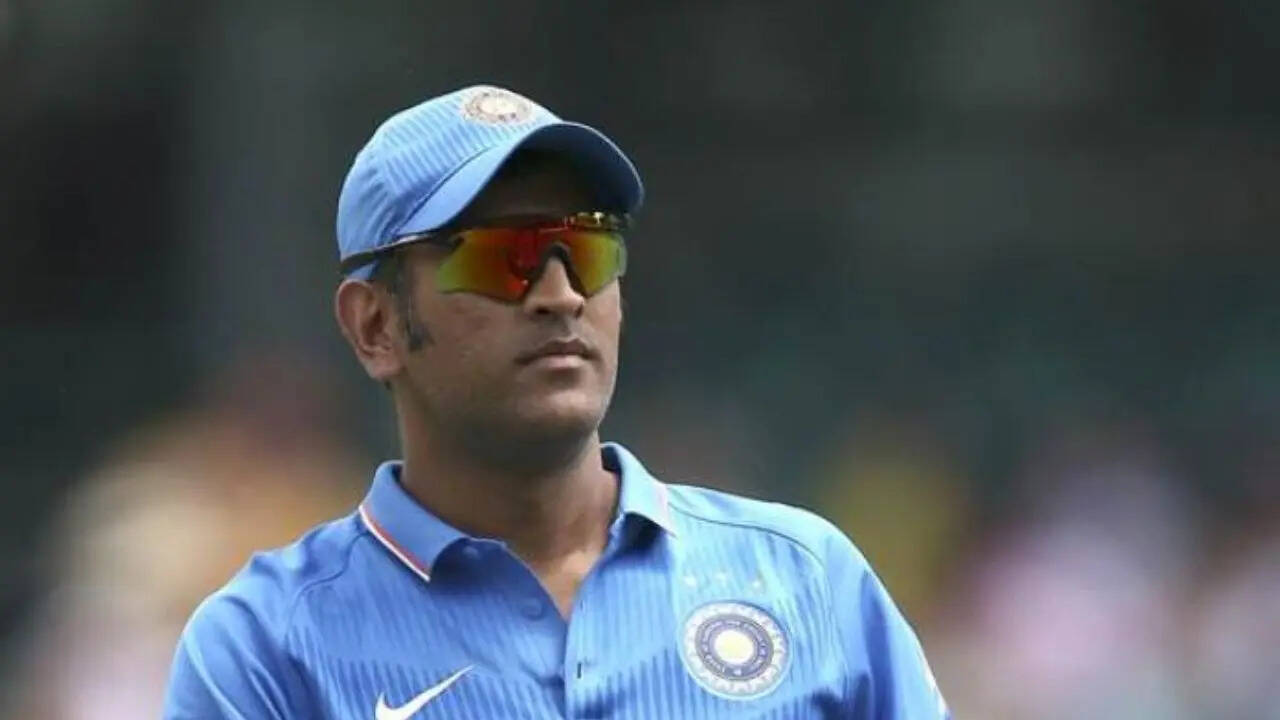 Dhoni AP