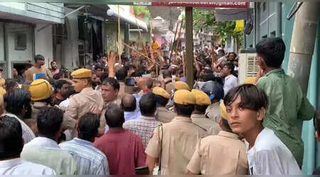 बारां में आरएसएस पथ संचलन के दौरान बवाल, रास्ते को लेकर विवाद, पत्थरबाजी और लाठीचार्ज