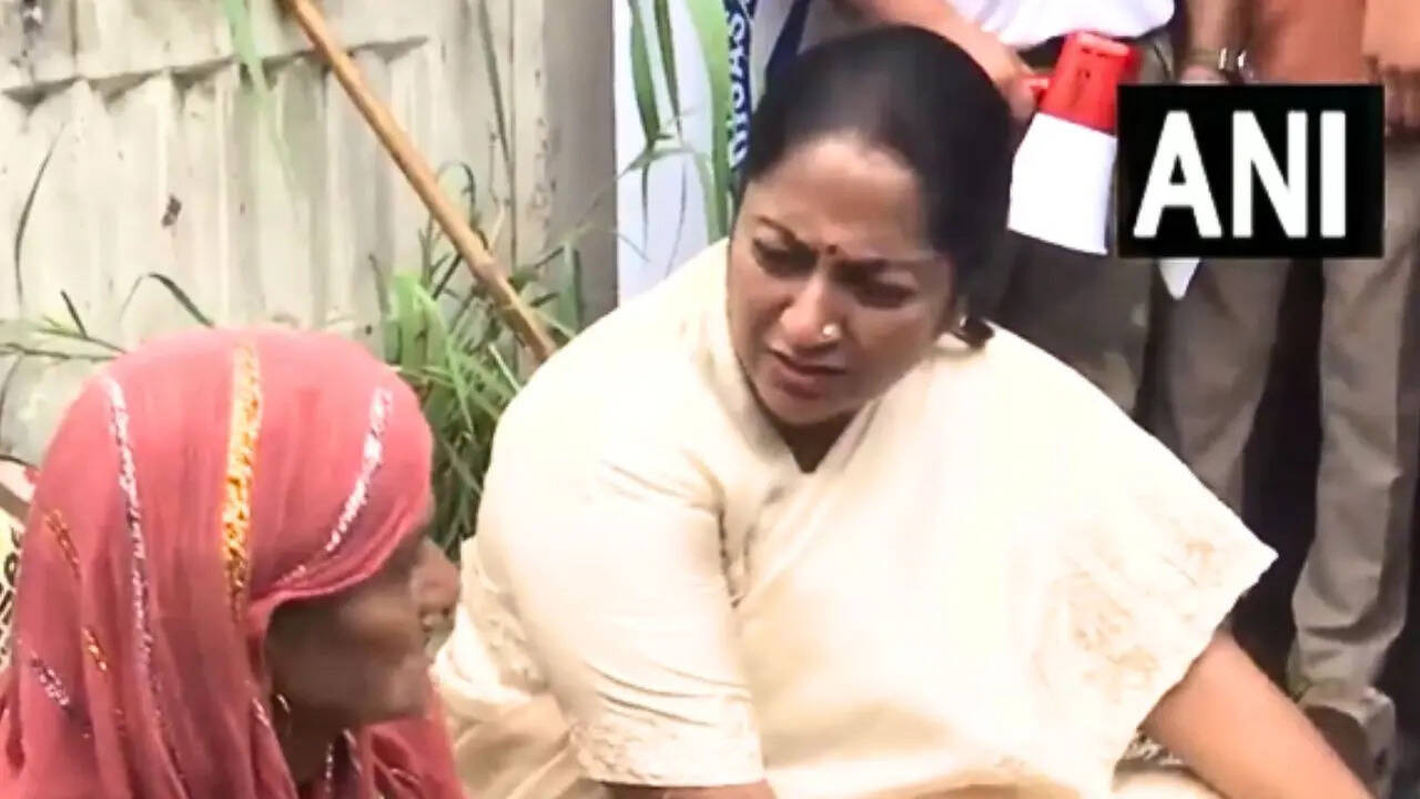 CM Rekha Gupta visited relief camp (Photo: ANI)