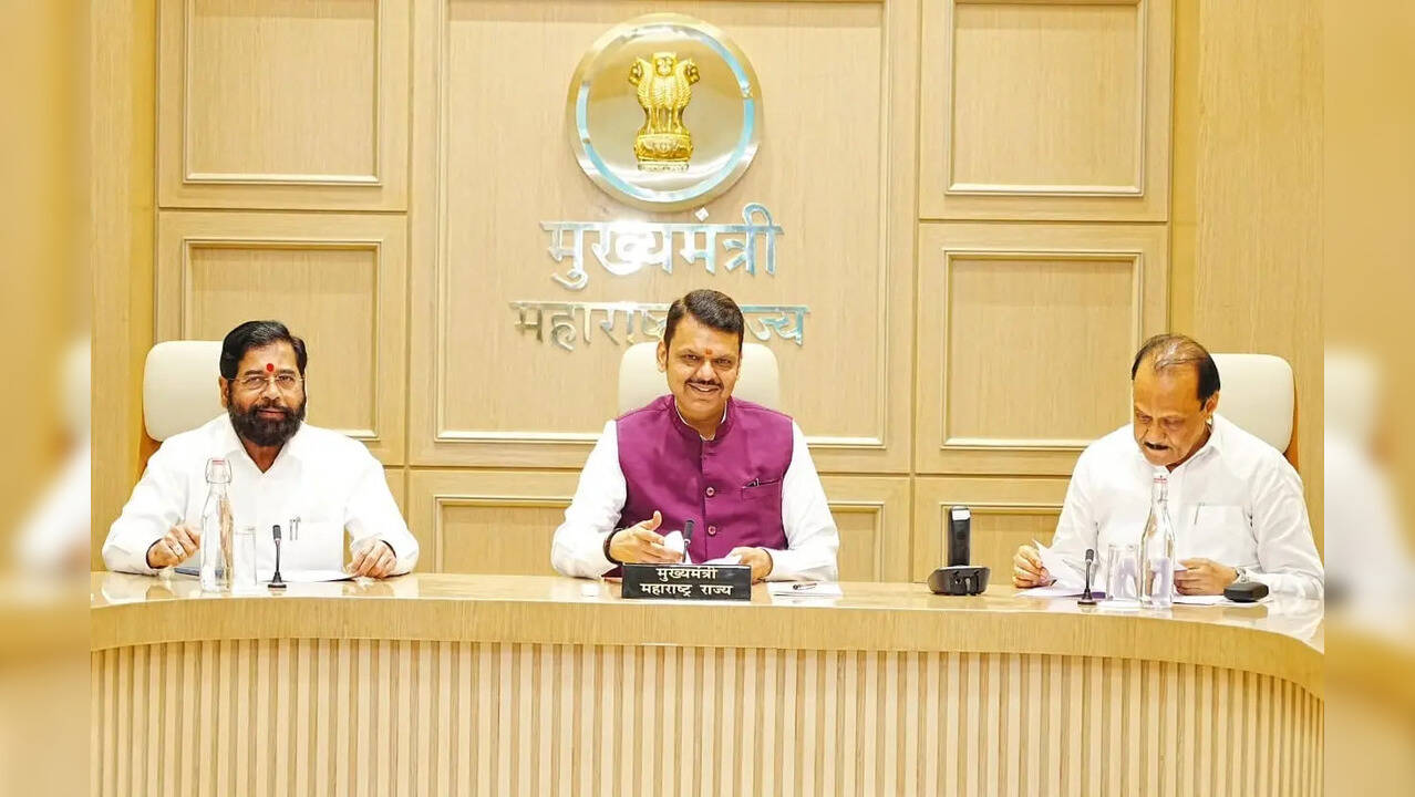 जरांगे की जीत या फडणवीस का मास्टरस्ट्रोक मराठा आरक्षण की सियासत का असली विजेता कौन