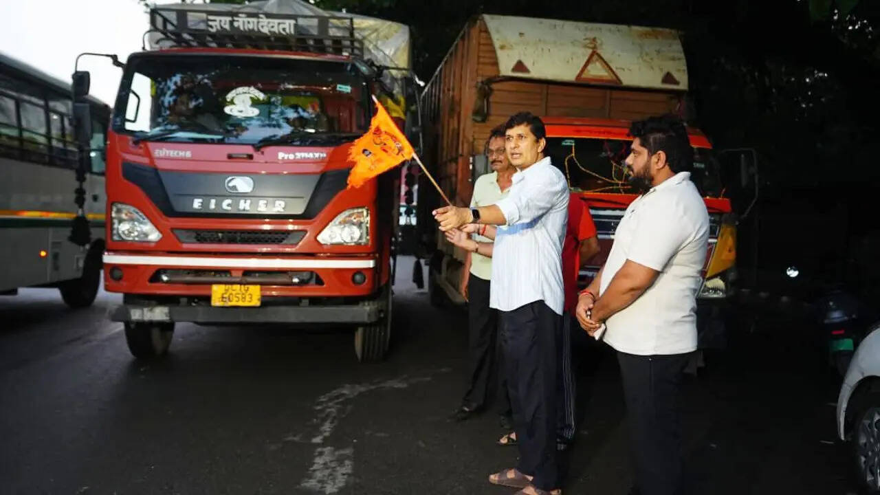 Saurabh Bhardwaj Punjab flood Relief.