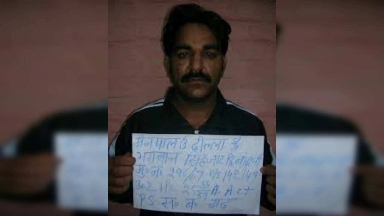 कुख्यात गैंगस्टर मैनपाल बादली कम्बोडिया से भारत लाया गया।