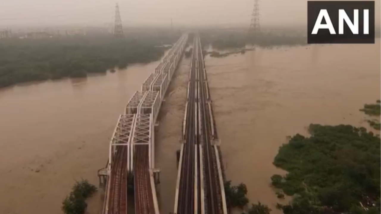 Yamuna Bank Metro station Flood